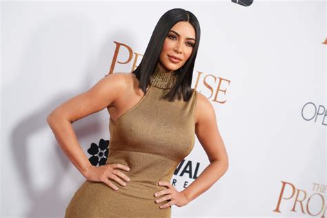 Kim Kardashian West Wore Vintage Versace to ‘The Promise’ Premiere ...
