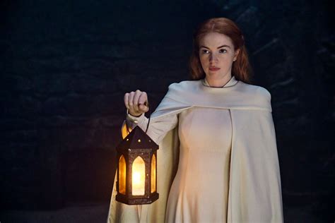 Wheel of Time Season 2 Images Reveal Lady Elayne & Mat Cauthon