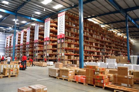 Standar Penyimpanan Bahan Makanan di Dalam Gudang yang Baik - Harga ...