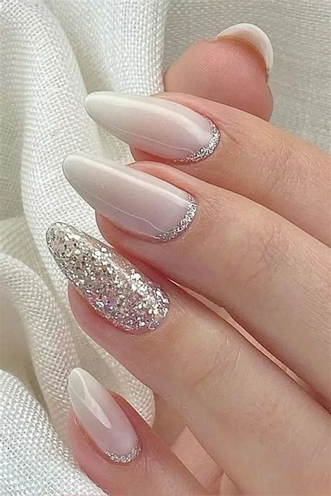 Inspiração Unha Branca - Inspiração unhas brancas | Silver nails, Gel nails, Simple nails