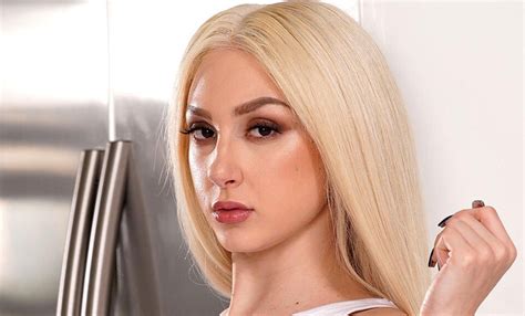 Skylar Vox - Exploring Her Community And Body Narratives