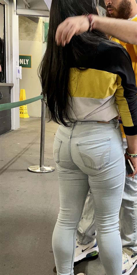Latina thick booty🍑 - Tight Jeans - Forum