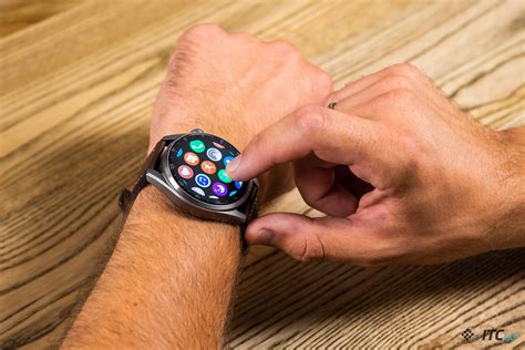 Обзор Huawei Watch 3 Pro: титан, керамика и много спорта