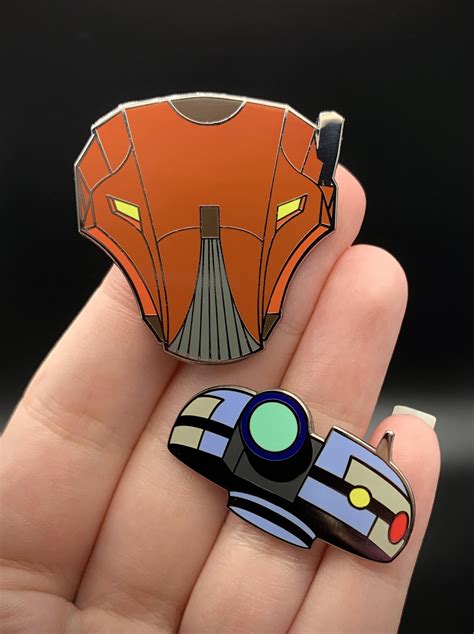 Kotor droid enamel pins (pin art is my own) : kotor