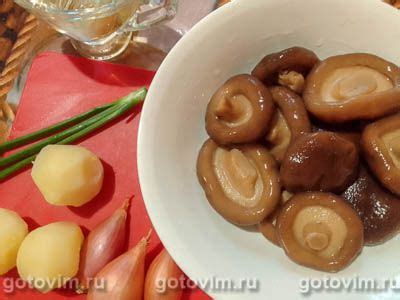 Салат из маринованных груздей с картофелем и луком-шалотом. Рецепт с фото