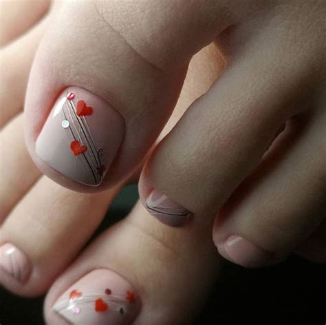 Нюдовый педикюр: 80+ нескучных идей для каждой красотки