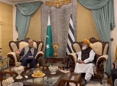 yo ayy aor py  ayy ka mdars rgsryshn  maaaml pr ayk sat byn
