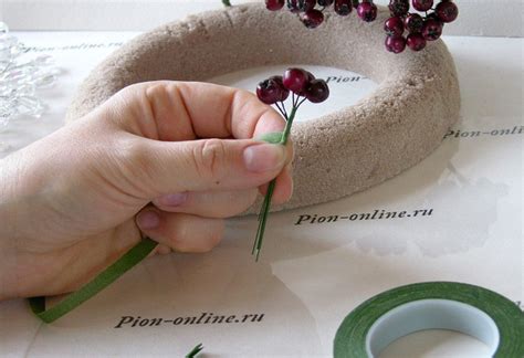 Керамическая флористика по созданию Новогоднего венка.