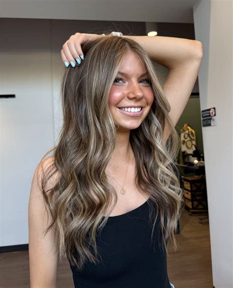 ANNA CAPRI - NASHVILLE / FRANKLIN HAIRSTYLIST | Style and Shine Holiday