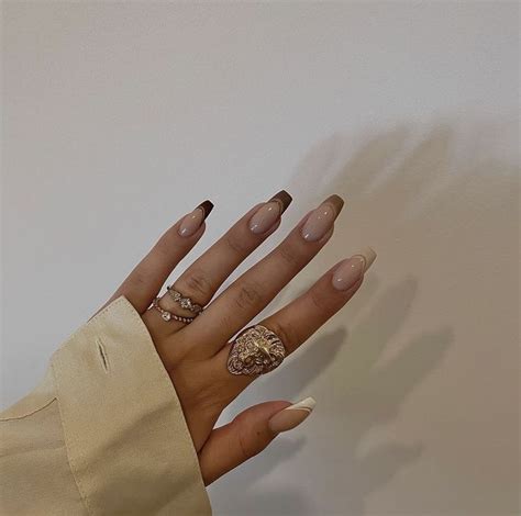 beige minimalist nails | Unghie idee, Unghie beige, Tendenze unghie