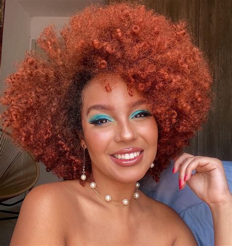 Pin em Curly Potraits 2 em 2024 | Cris oliveira, Sombras, Paleta de sombras