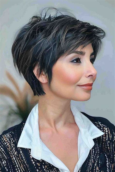 31 Low-Maintenance Medium-Length Haircuts for Busy Women