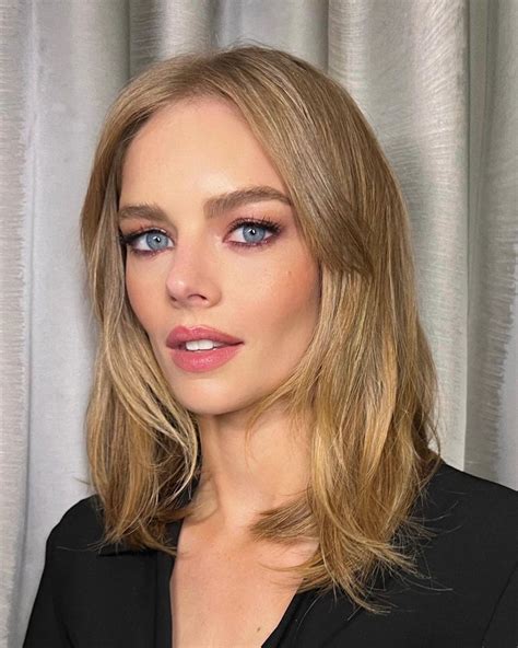 Samara Weaving – Photoshoot for the Premiere of “The Valet” May 2022