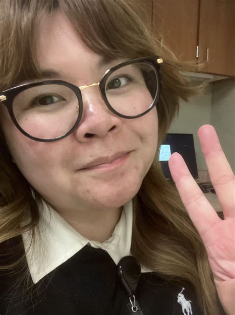 So bored, what’s the vibe you get? : r/firstimpression