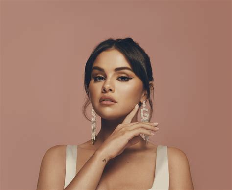 Is Selena Gomez Nude Photoshoot A PR Stunt? Experts Weigh In Image 17