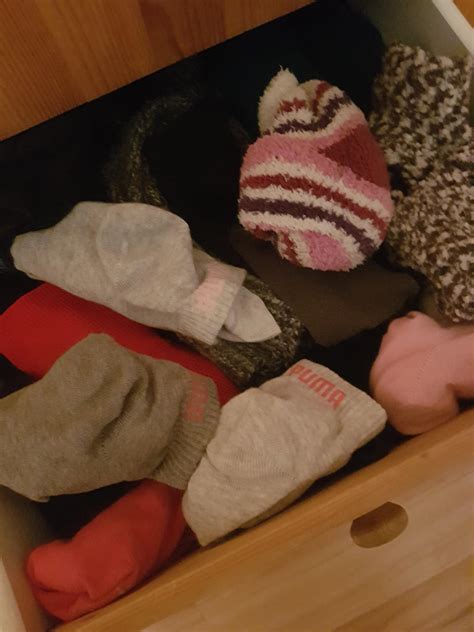 Ist es als junge normal soviele pinke Socken zu besitzen? (Jungs)