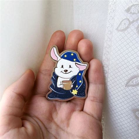 Деревянный значок ручной работы Мышонок | Accessories, Enamel pins, Pin