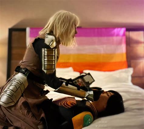 we recreated the “lesbians doing makeup” meme 👩🏻‍ ️‍💋‍👩🏼🏳️‍🌈💓 : r/wolfwren