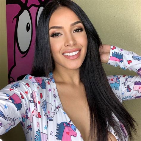 Cristina (@tinahxplorez) | Snapchat Stories, Spotlight & Lenses