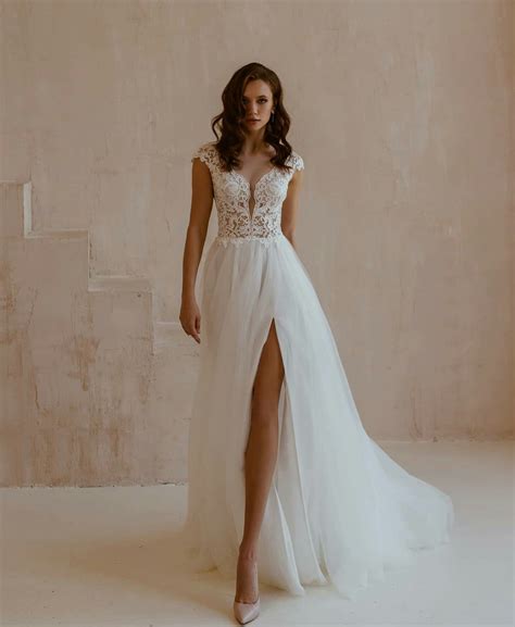 Woman’s Fiancé Lets His Mom Try On Her Wedding Dress, Knowing She Would