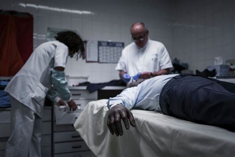 'Dead' Man Wakes Up on Autopsy Table Right Before Doctor Starts ...