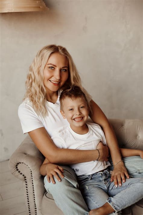Family Photo Studio, Family Studio Photography, Motherhood Photography ...