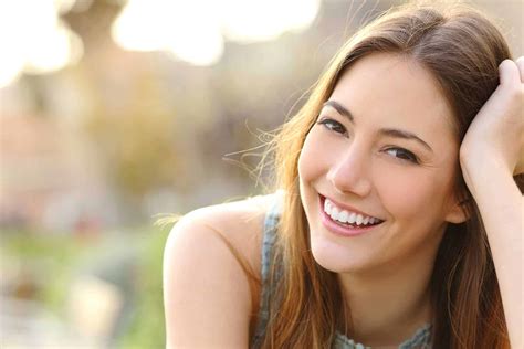 Am I Attractive? (23 Tips You Are A Hottie & What to Do If Not) - Her Norm