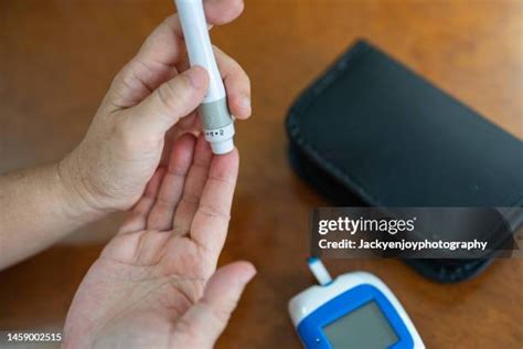 Wearable Glucose Monitor Photos and Premium High Res Pictures - Getty ...