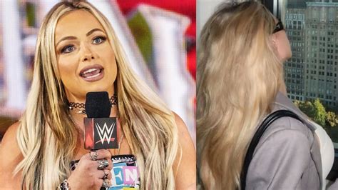 Female RAW Superstar announces that she is engaged to her WWE wrestler
