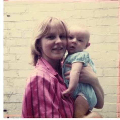 Elio – my mothers jeans lyrics | Plyric