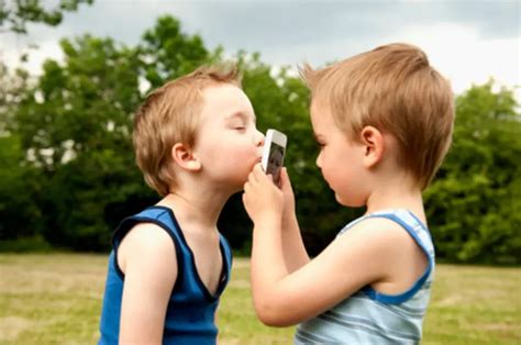 photographer captures images  people   alike   unrelated