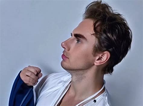 keunikan konten bapak bule  bisa dipelajari calon kreator konten