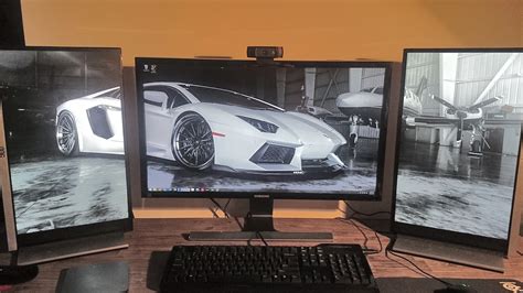 Double monitors are so last year. : battlestations