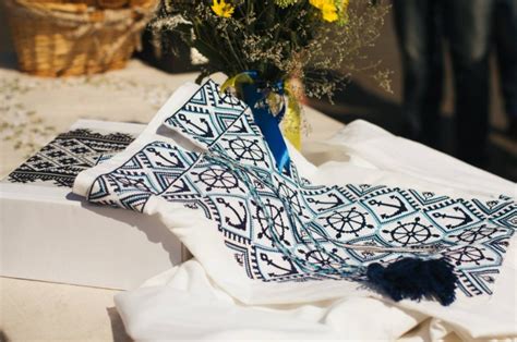 Памятник дюку Ришелье в Одессе нарядили в вышиванку - Вокруг Света