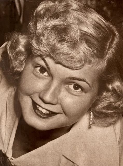 Obituaries: Remembering Loved Ones