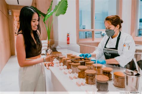 8 Best Souvenirs For Tourists To Bring Home From SG