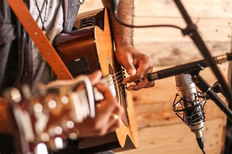 15 Best Acoustic Songs of All Time - Singersroom.com