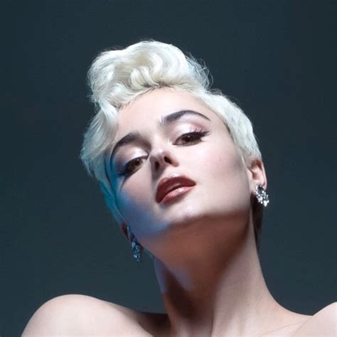Stefania Ferrario - YouTube