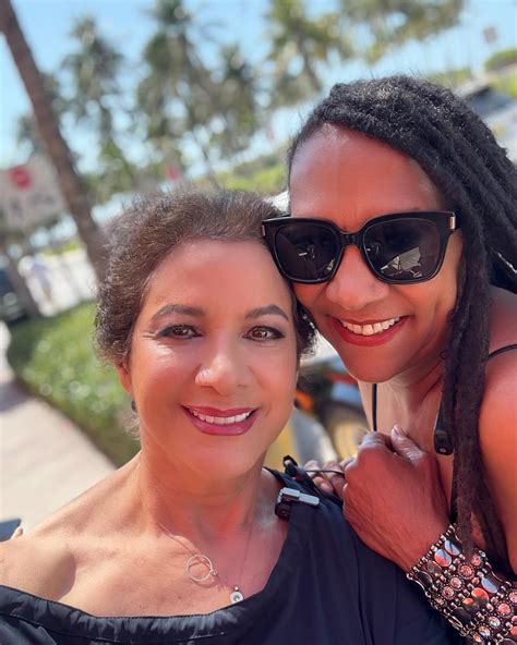 Saundra Santiago (@therealsaundrasantiagonyc) • Instagram photos and videos