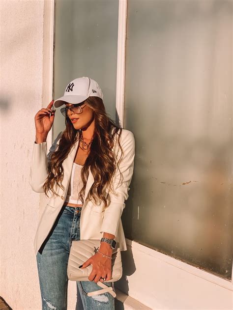Look Feminino Com Boné