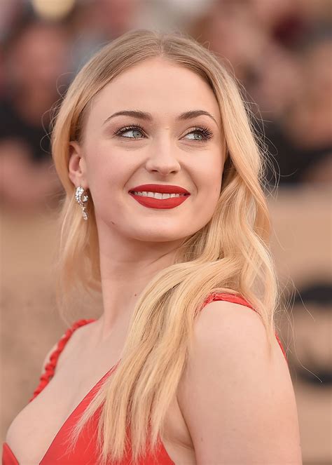 Sophie Turner's Instagram, Twitter & Facebook on IDCrawl