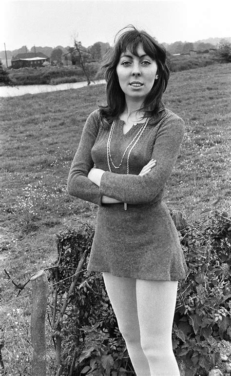 Marie, England 1970. Photo by Jonathan Charles : r/oldschoolhot