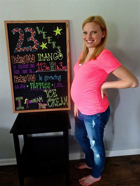 23 Weeks Pregnant Belly Bump / It's week 23, just a little past the