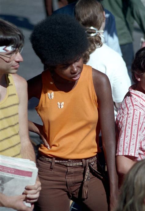 35 Candid Photos Show Street Styles of California Girls in the 1970s ...