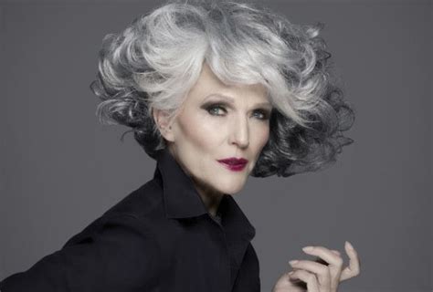 69-летняя мать Илона Маска не менее крута, чем её сын