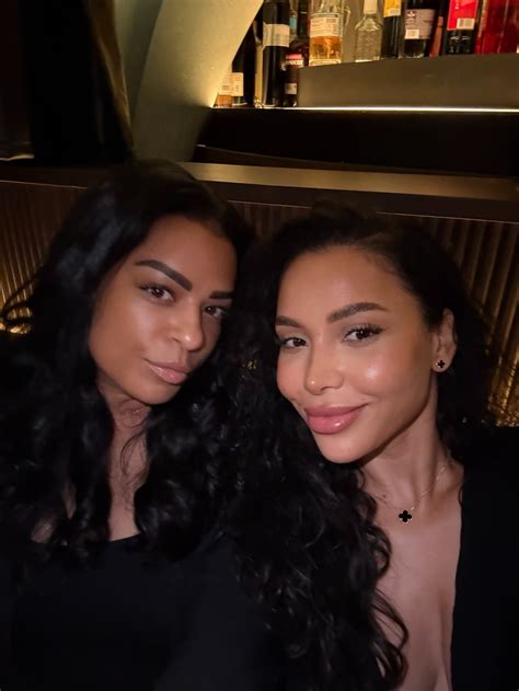 Chanel Coco Brown added a new photo —... - Chanel Coco Brown