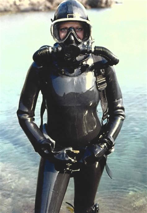 Pin by Photogoods on ウオーター関連 | Scuba girl wetsuit, Women's diving ...
