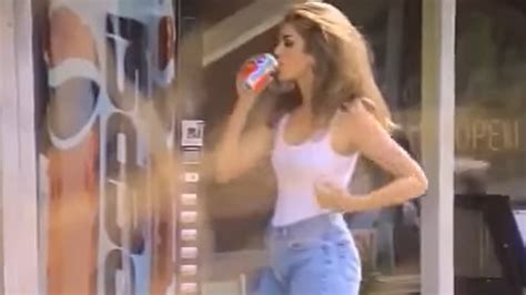 Cindy Crawford Recreates Iconic 1992 Pepsi Commercial