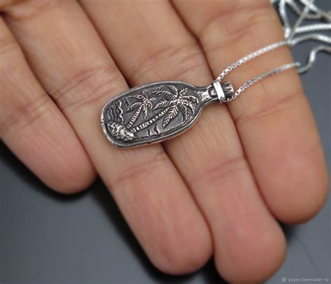 Серебряный кулон в виде бутылки с необитаемым островом внутри купить в ...
