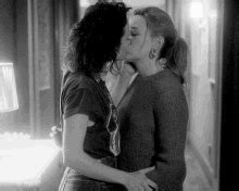 gif lesbian kissing tenor